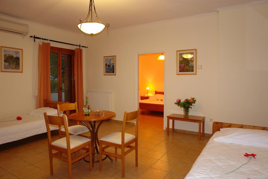 Hotel Xenonas Chrisso Delfos Habitación foto
