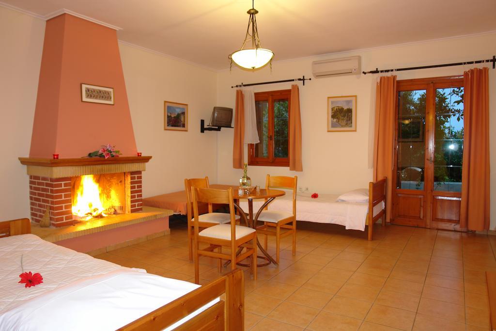 Hotel Xenonas Chrisso Delfos Habitación foto
