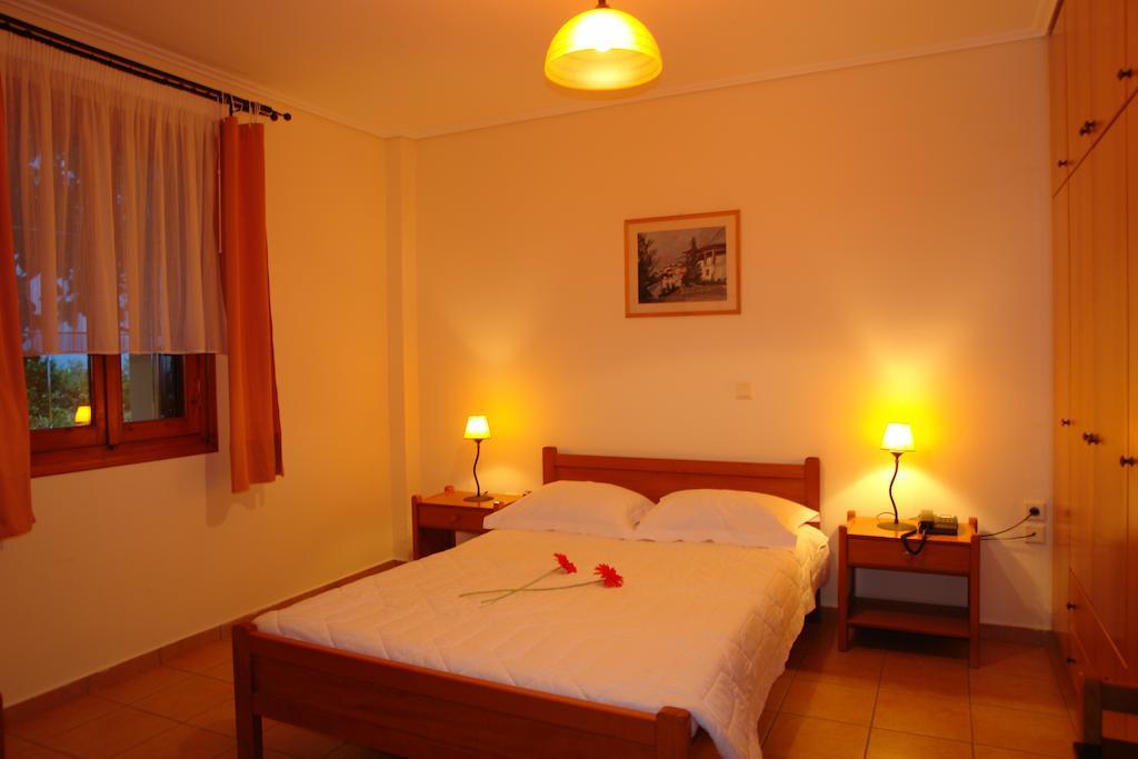 Hotel Xenonas Chrisso Delfos Habitación foto